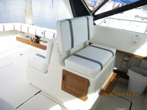 spacious seating for 6 people